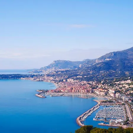 Amazing Sea Views Over The Riviera Apartment