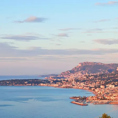 Amazing Sea Views Over The Riviera Apartment