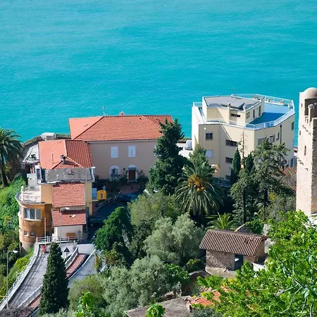 Amazing Sea Views Over The Riviera Apartment *