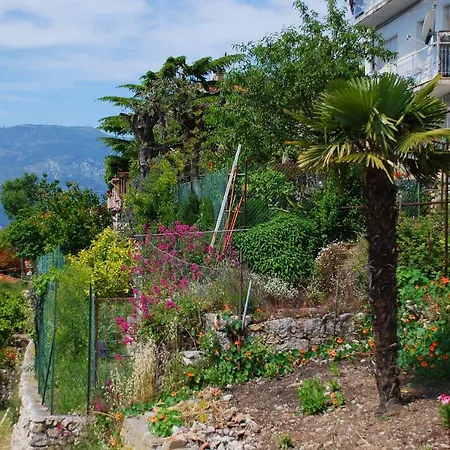 Amazing Sea Views Over The Riviera Apartment